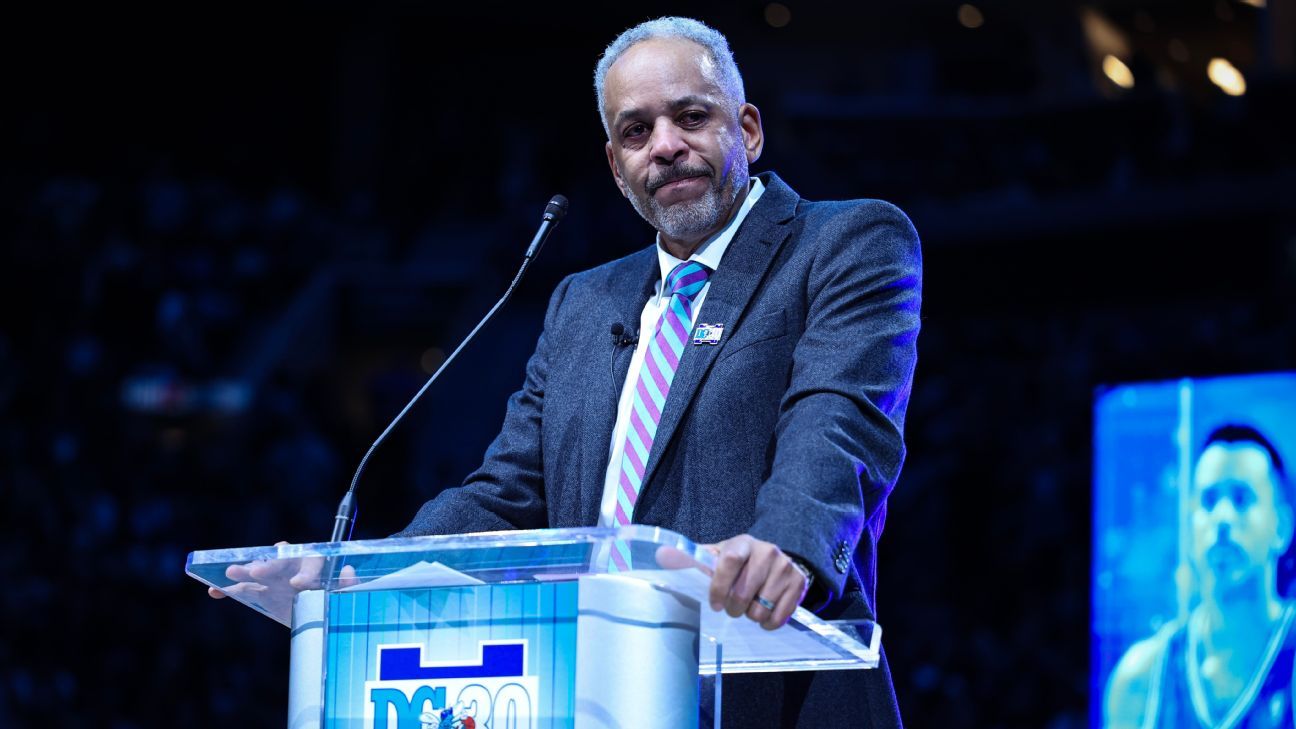 Dell Curry fights back tears as No. 30 retired