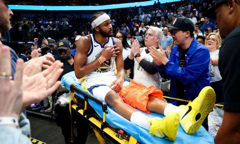 Warriors' Moody stretchered off with knee injury